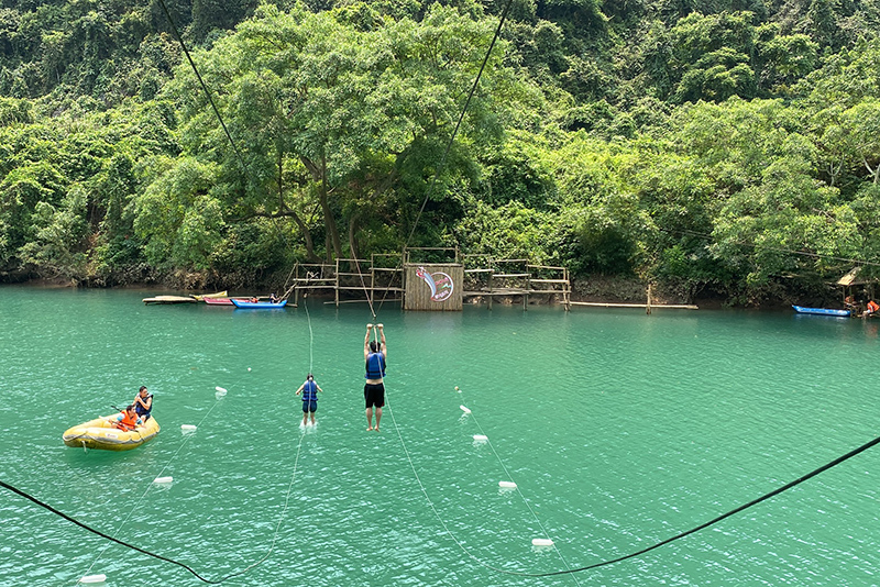 Trải nghiệm sông Chày – hang Tối. 