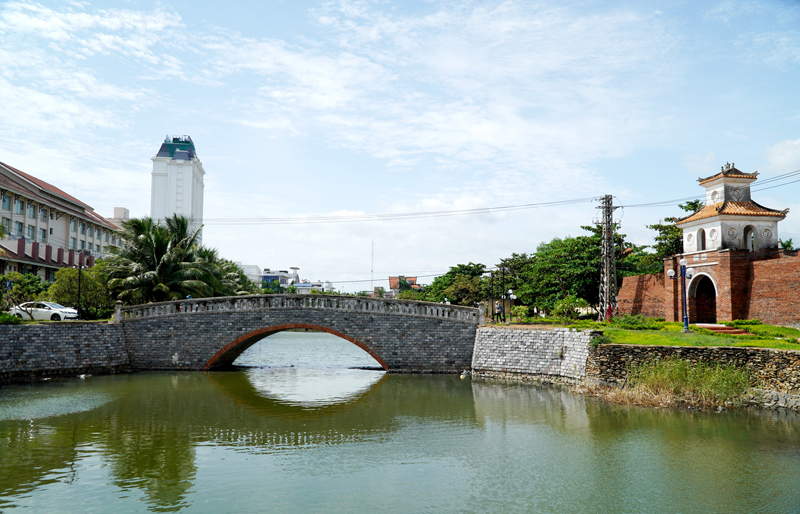 Kiến trúc cảnh quan TP. Đồng Hới ngày càng khang trang.