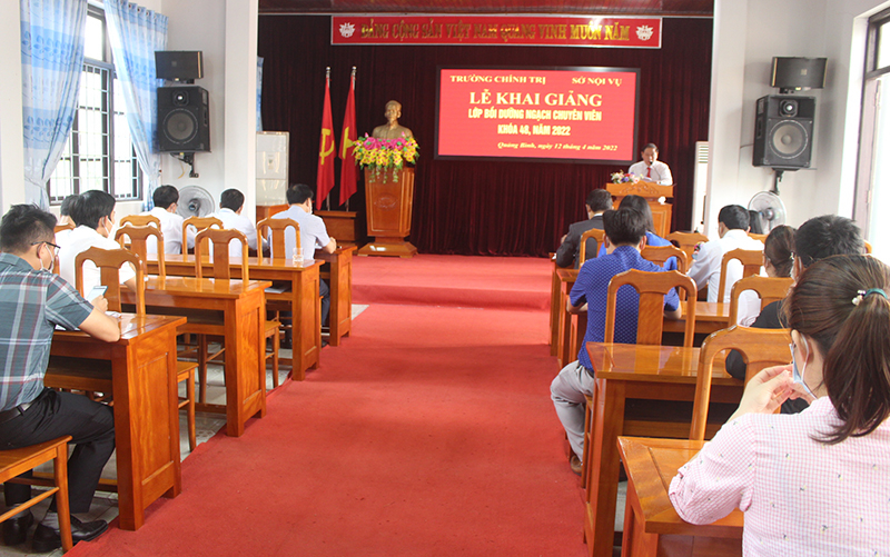 Toàn cảnh lễ khai giảng.