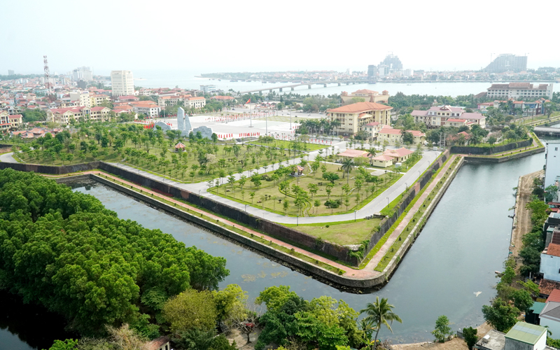 Công tác quản lý và tôn tạo kiến trúc cảnh quan, gìn giữ môi trường sinh thái đô thị được TP. Đồng Hới quan tâm thực hiện. 