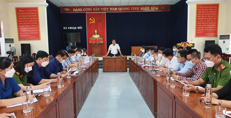 Đồng chí Bí thư Thành ủy Đồng Hới Trần Phong kết luận tại buổi làm việc.