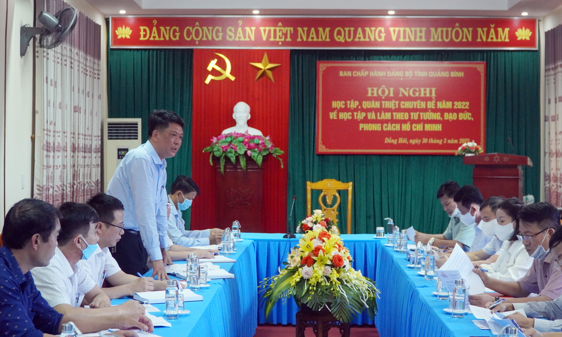 Đại diện lãnh đạo Công ty TNHHMTV khai thác công trình thủy lợi Quảng Bình báo cáo kết quả công tác THTK, CLP giai đoạn 2016-2021