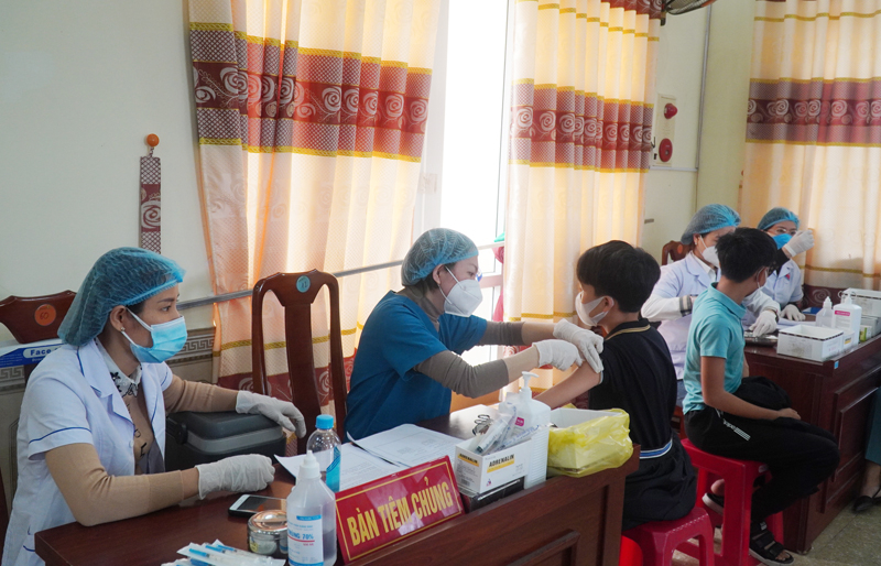 Quảng Bình đẩy mạnh công tác tiêm vắc-xin phòng Covid-19 cho trẻ em.