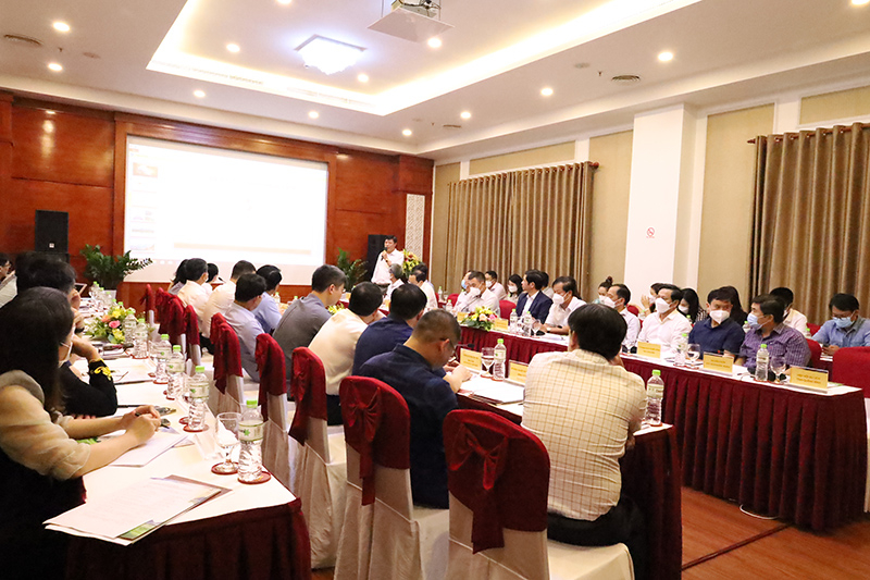 Đại diện Sở Du lịch Quảng Bình giới thiệu về tiềm năng, thế mạnh phát triển của du lịch Quảng Bình. 