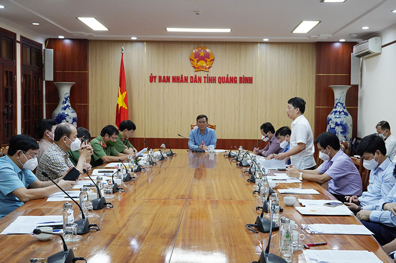 Các đại biểu thảo luận tại cuộc họp.