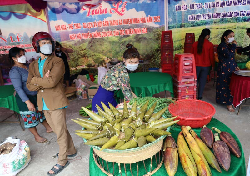 Bánh vọt và chuối rừng của xã Dân Hóa