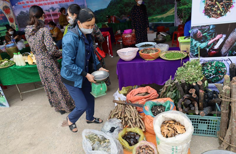 Các sản phẩm nông, lâm sản của người dân huyện Minh Hóa.