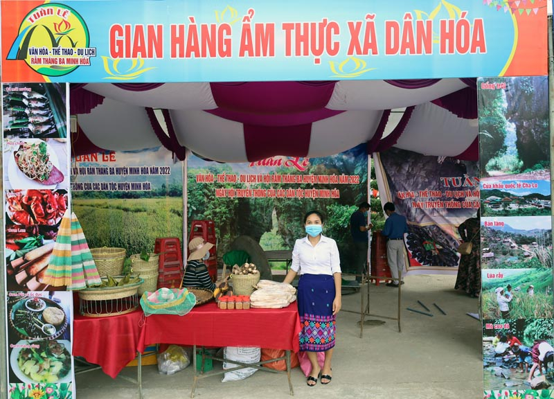 Một gian hàng của xã Dân Hóa.