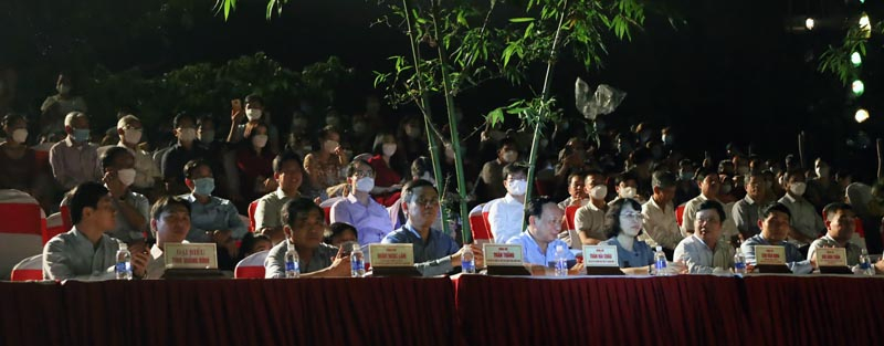 Các đồng chí lãnh đạo tỉnh tham dự tại chương trình  