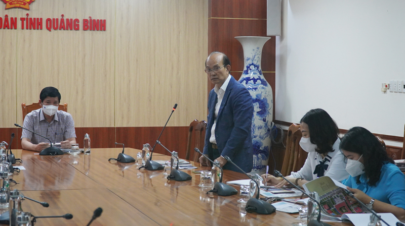 Lãnh đạo Công ty cổ phần Đầu tư Phát triển Nguyễn Hoàng báo cáo về Dự án Trường liên cấp hội nhập Quốc tế ischool Quảng Bình. 