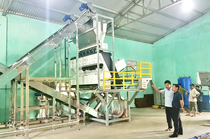 Từ nguồn vốn khuyến côngnhiều doanh nghiệp, cơ sở sản xuất công nghiệp nông thôn được hỗ trợ đầu tư trang thiết bị máy móc, công nghệ hiện đại phục vụ sản xuất, kinh doanh.