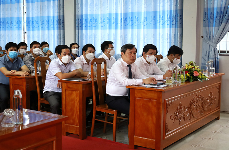 Các đại biểu dự khai giảng lớp bồi dưỡng.