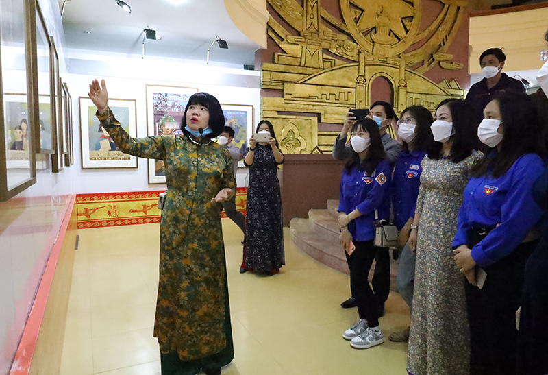 Triển lãm nhận được sự quan tâm của đông đảo học sinh, sinh viên và cán bộ, nhân dân trên địa bàn. 