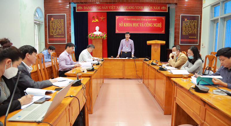 Giám đốc Sở KH-CN chủ trì buổi nghiệm thu.