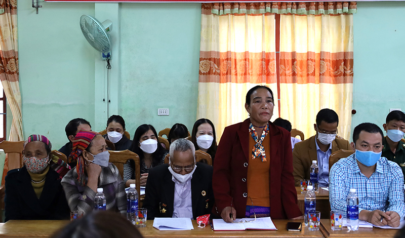 Đại diện người có uy tín của xã Trường Sơn thảo luận, đề xuất các kiến nghị giúp bà con từng bước thoát nghèo, nâng cao đời sống.