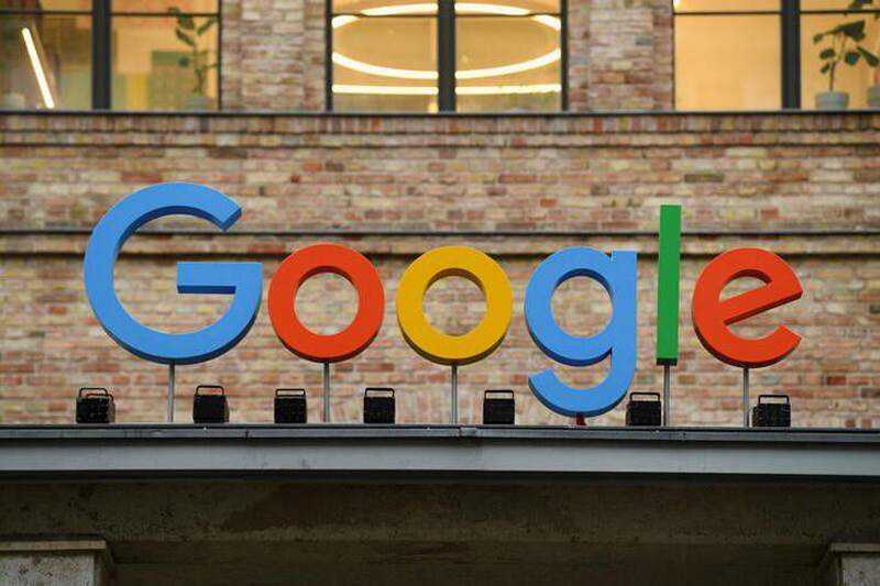 Bảng hiệu của văn phòng Google ở ​​Berlin, Đức. Ảnh: Reuters.
