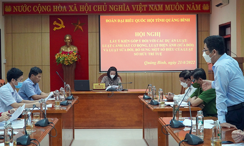 Đại biểu thảo luận tại hội nghị