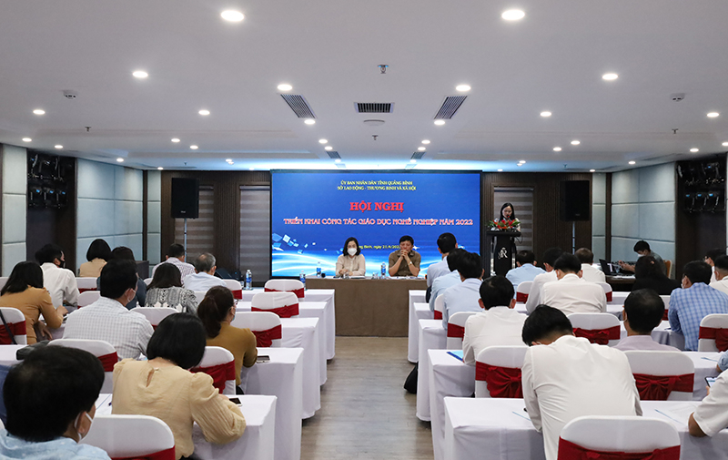 Đại diện các cơ sở GDNN thảo luận tại hội nghị. 