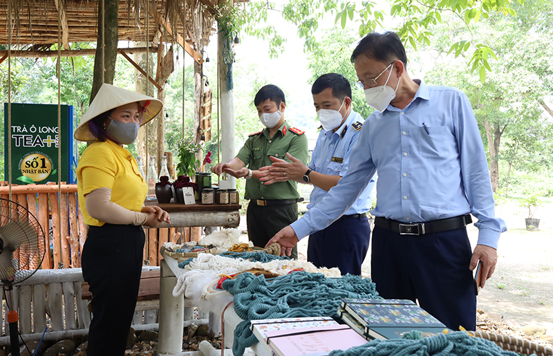 ...và niêm yết giá tại một số địa điểm du lịch.