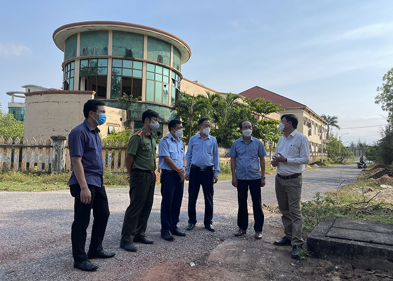 Kiểm tra công tác vệ sinh môi trường tại bãi tắm Nhật Lệ. 