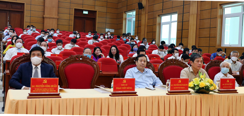 Các đại biểu dự hội nghị.