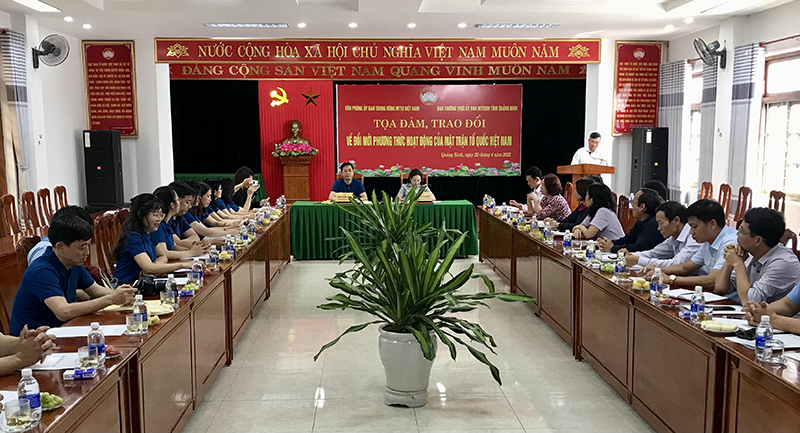  Toàn cảnh buổi tọa đàm.