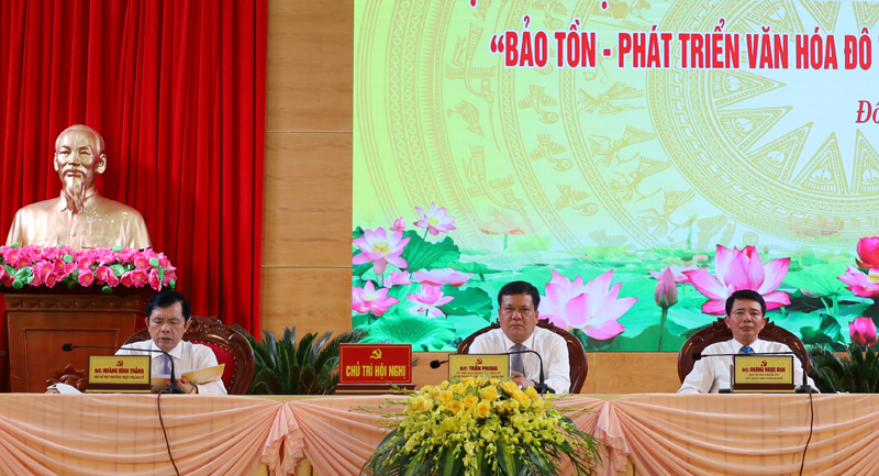 Thường trực Thành ủy Đồng Hới điều hành hội nghị.