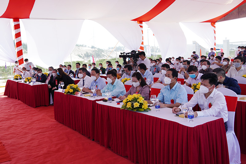 Các đại biểu dự buổi lễ