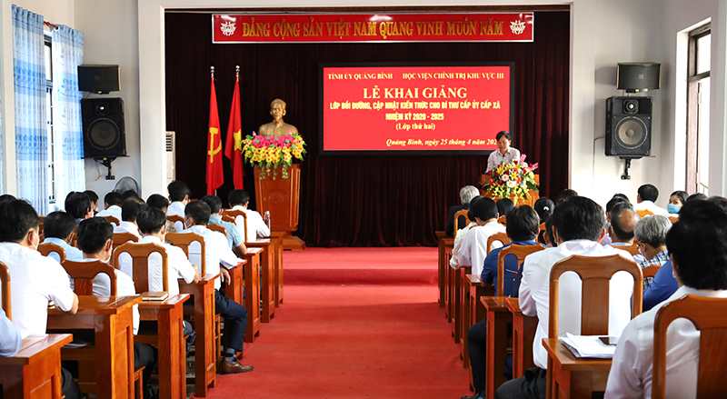 Toàn cảnh lễ khai giảng. 