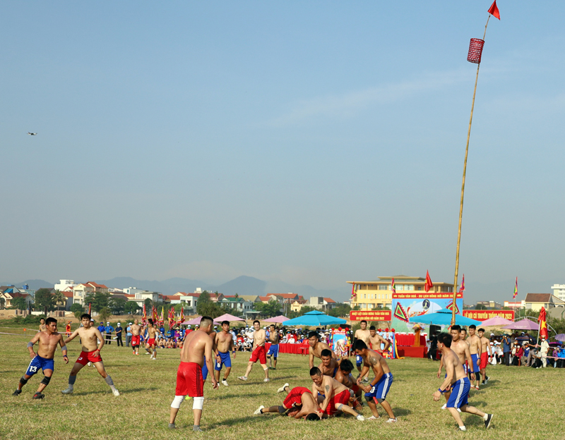 Một pha tranh cù hấp dẫn.