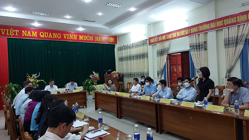 Đại diện các sở, ngành đóng góp ý kiến tại buổi làm việc   