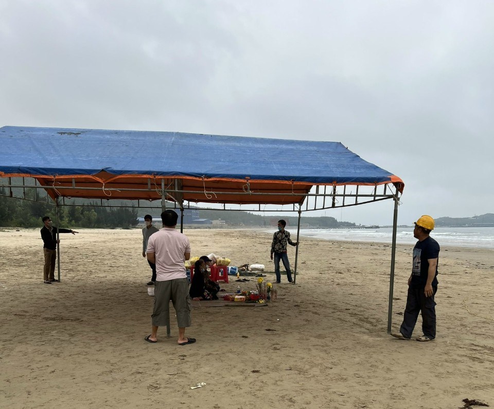 Đến trưa nay, 29/4, thi thể nạn nhân vẫn chưa được tìm thấy.