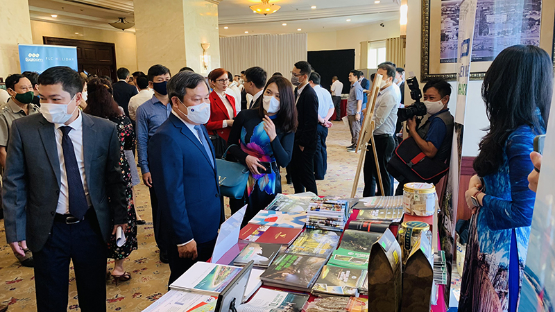 Giới thiệu sản phẩm du lịch Quảng Bình tại Hội nghị xúc tiến đầu tư năm 2022.