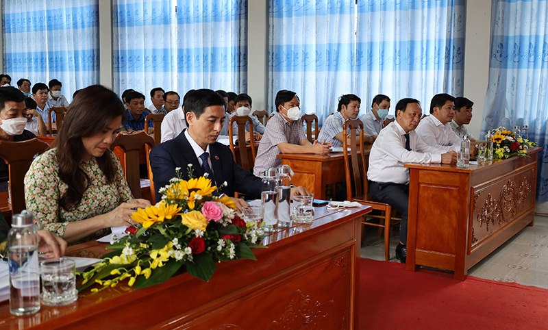 Các đại biểu dự lễ bế giảng.