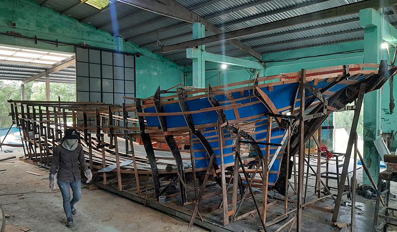 Sau khi được vay vốn, Công ty TNHH Composite Miền Trung đã khôi phục sản xuất, kinh doanh.