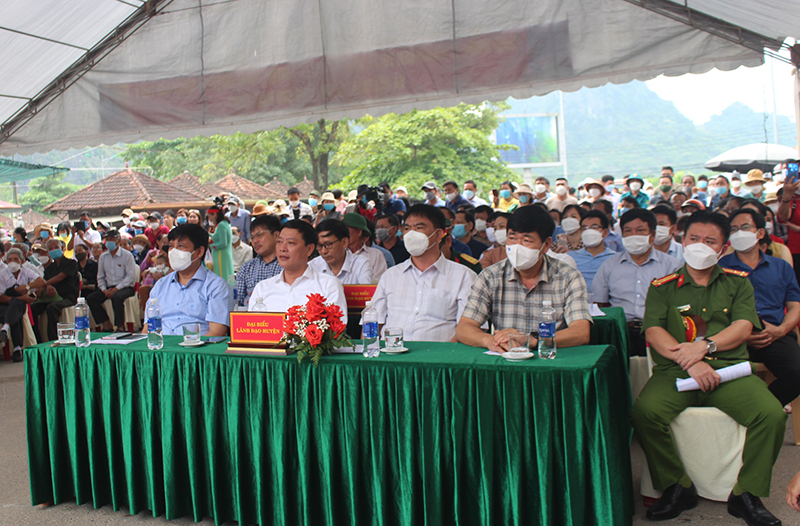  Các đại biểu tham dự lễ khai mạc.
