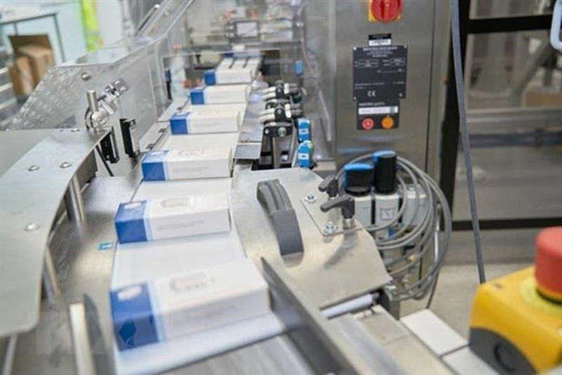 Thuốc Paxlovid điều trị COVID-19 của Pfizer được sản xuất tại Freiburg, Đức. (Ảnh: Reuters/TTXVN)