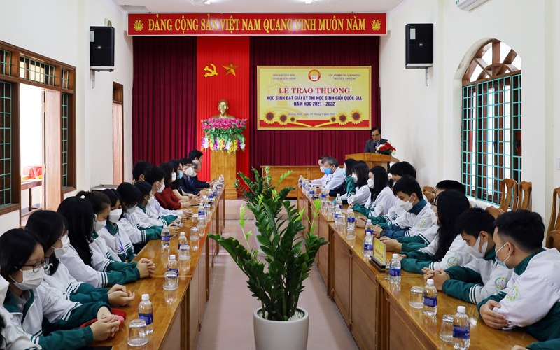 Toàn cảnh buổi lễ trao thưởng.