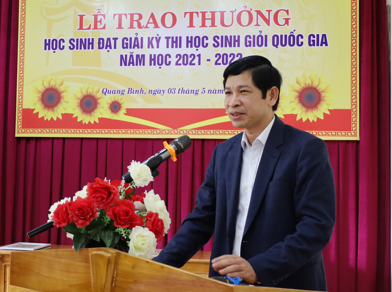 Phó Chủ tịch UBND tỉnh Hồ An Phong phát biểu tại lễ trao thưởng.