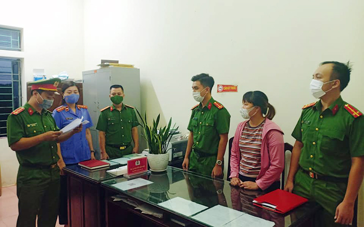  Cao Thị Hoài, đối tượng lừa đảo thông qua hoạt động từ thiện tại Cơ quan điều tra. (Ảnh CÔNG AN TỈNH NAM ĐỊNH)