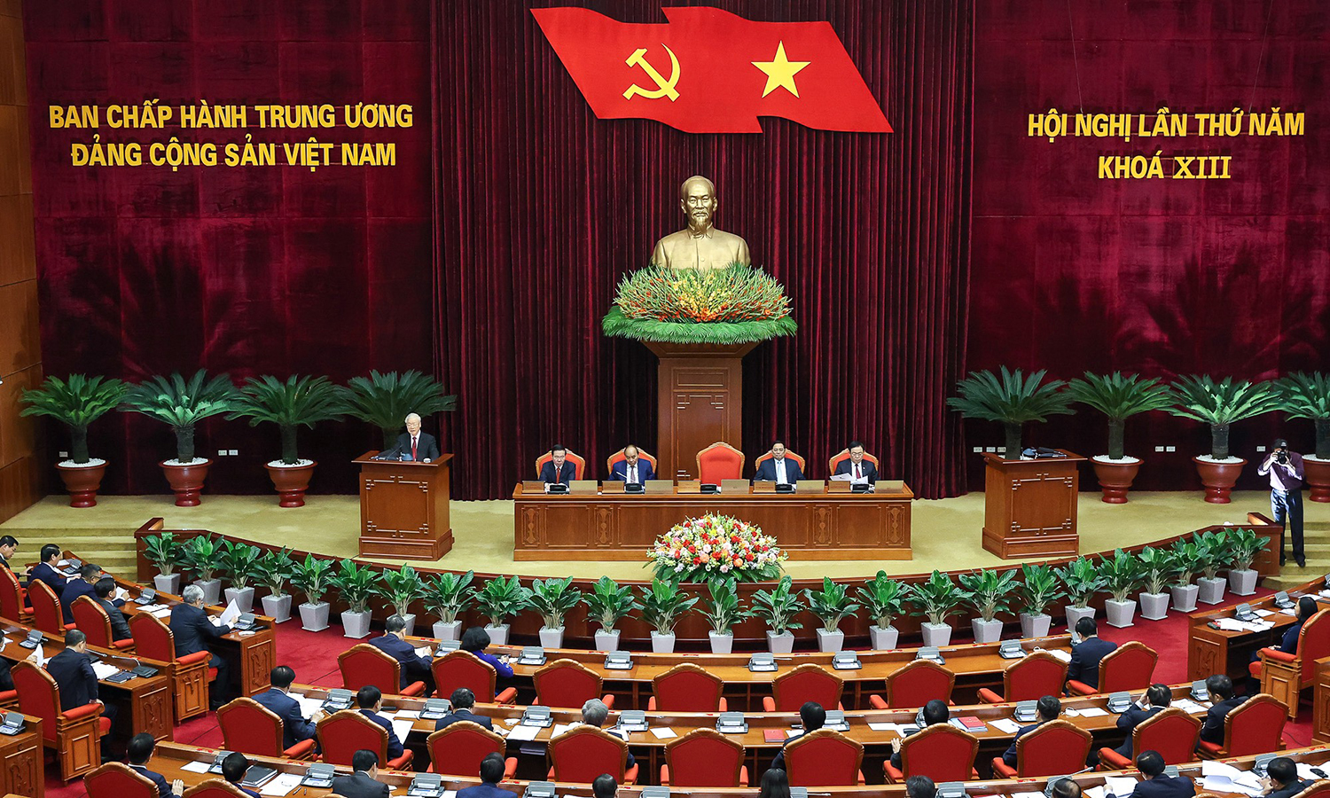 Toàn cảnh phiên khai mạc hội nghị Trung ương 5 khóa XIII