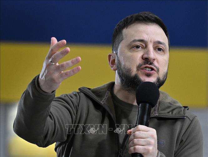  Tổng thống Ukraine Volodymyr Zelensky phát biểu tại cuộc họp báo ở Kiev ngày 23/4/2022. Ảnh: AFP/TTXVN