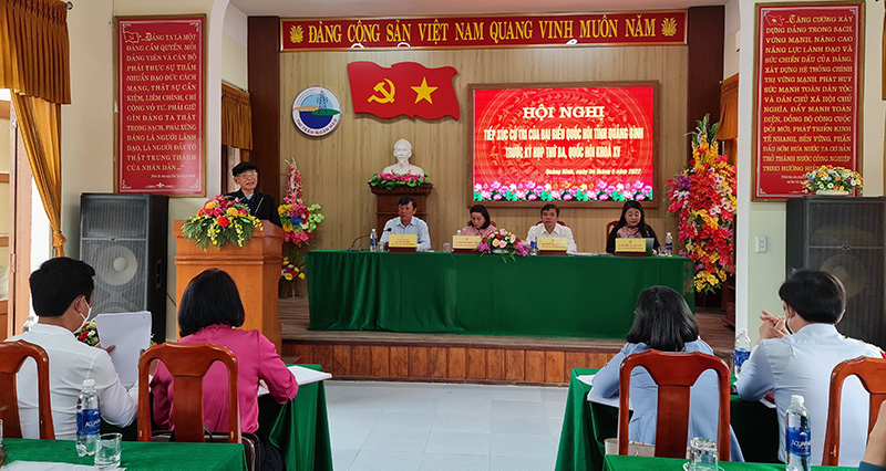 Cử tri huyện Quảng Ninh bày tỏ tâm tư, nguyện vọng.