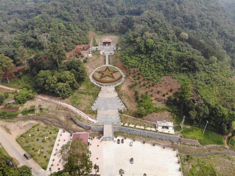 Toàn cảnh khu di tích đền thờ Đại tướng Võ Nguyên Giáp ở xã Gia Phù, huyện Phù Yên (tỉnh Sơn La), nhìn từ trên cao. (Ảnh: Nguyễn Cường/TTXVN)
