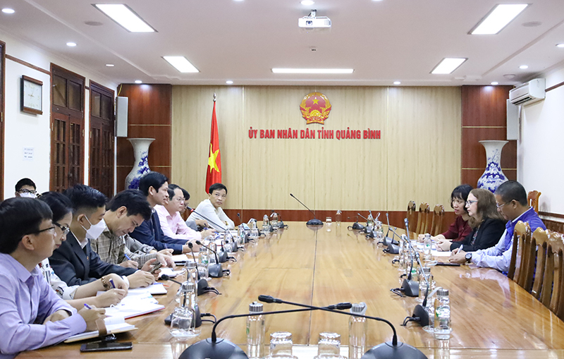 Toàn cảnh buổi làm việc.