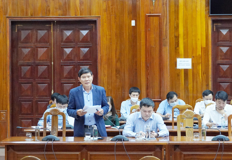 Lãnh đạo Sở GTVT, đơn vị Chủ đầu tư Dự án thành phần 1- Đường ven biển báo cáo tiến độ thực hiện dự án.