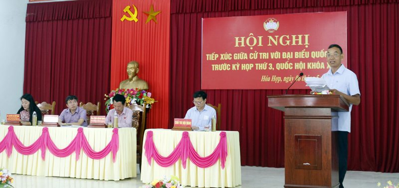 Cử tri Minh Hóa nêu ý kiến kiến nghị tại kỳ họp.