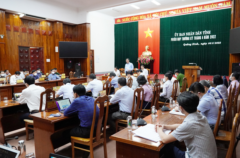 Quang cảnh phiên họp.