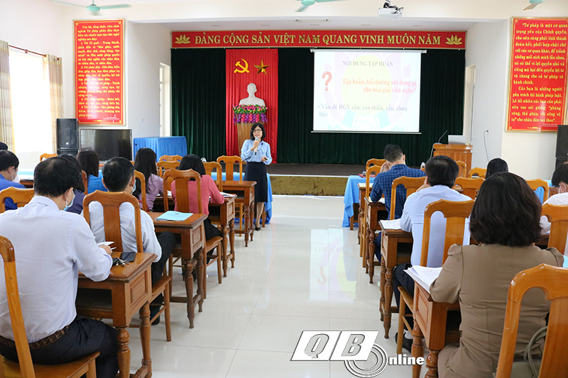 Báo cáo viên của Bộ Tư pháp đặt giả thiết tình huống để các đại biểu tham gia thảo luận. 