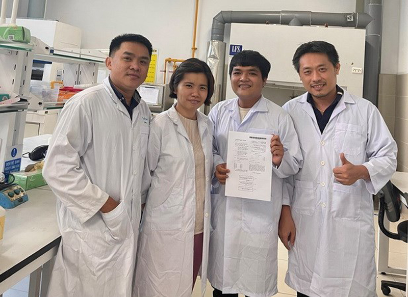 Nhóm tác giả đoạt giải. (Nguồn: VPI)